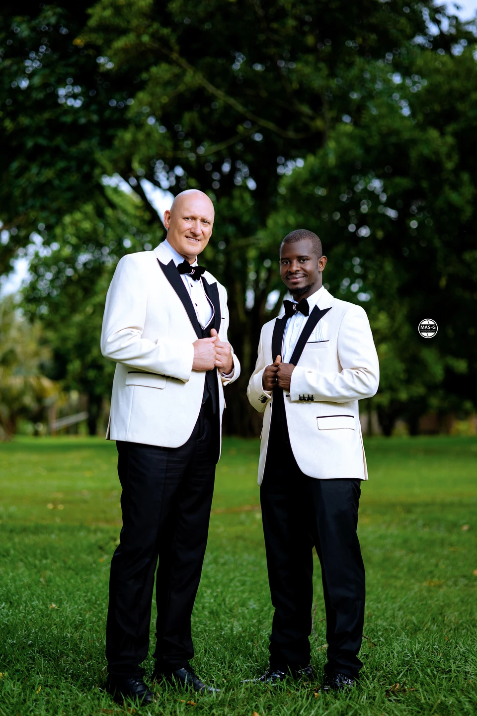Two wedding guests laughing together in a garden
